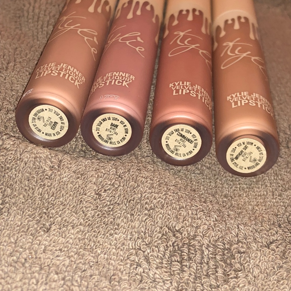 ❗️SOLD❗️Kylie VELVET lipstick - Picture 2 of 2